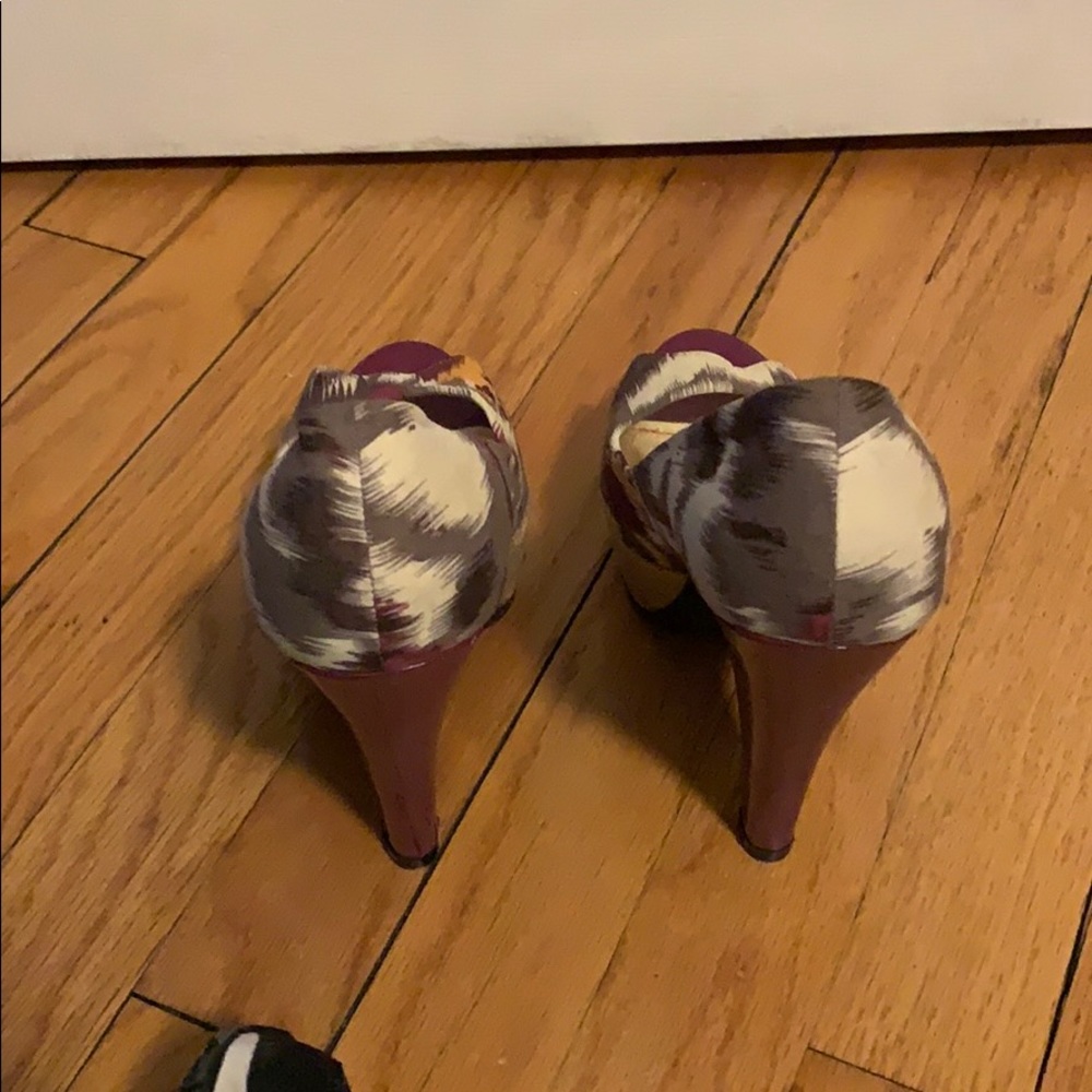 Heels size 7 - Picture 3 of 4